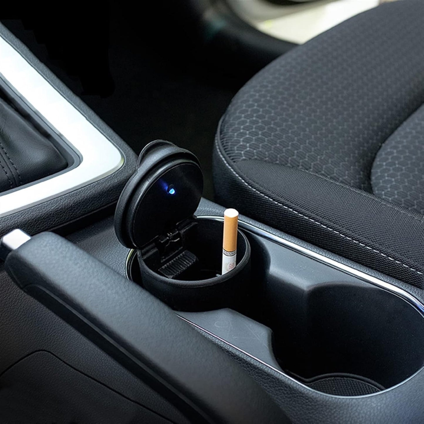 Scrumieră Auto cu LED Albastru, Capac Antimiros, Universală, Potrivită pentru Suportul de Pahare