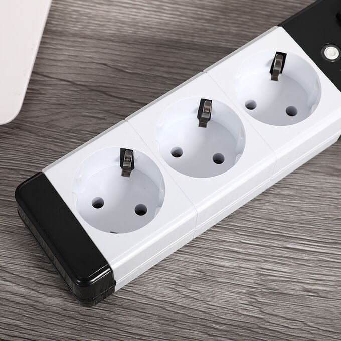 Prelungitor Electric ZET® CX-U203 cu 3 Prize și Întrerupător – Design Compact, Sigur și Durabil